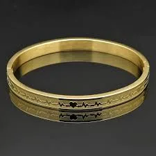Heart Shape Golden Fashionabl Round Bracelet For Man & Women