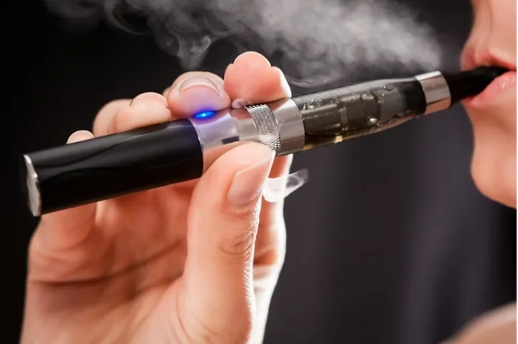 Vape E cigarette CE 10 with juice free- 1 piece