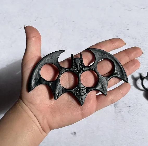 BATMAN Dark Knight High Quality Arrival EDC Brass Knuckles Ring Alloy Knuckles Tactical Survival Multi-Functional Self Defense Tool Knife Blade Paper Weight