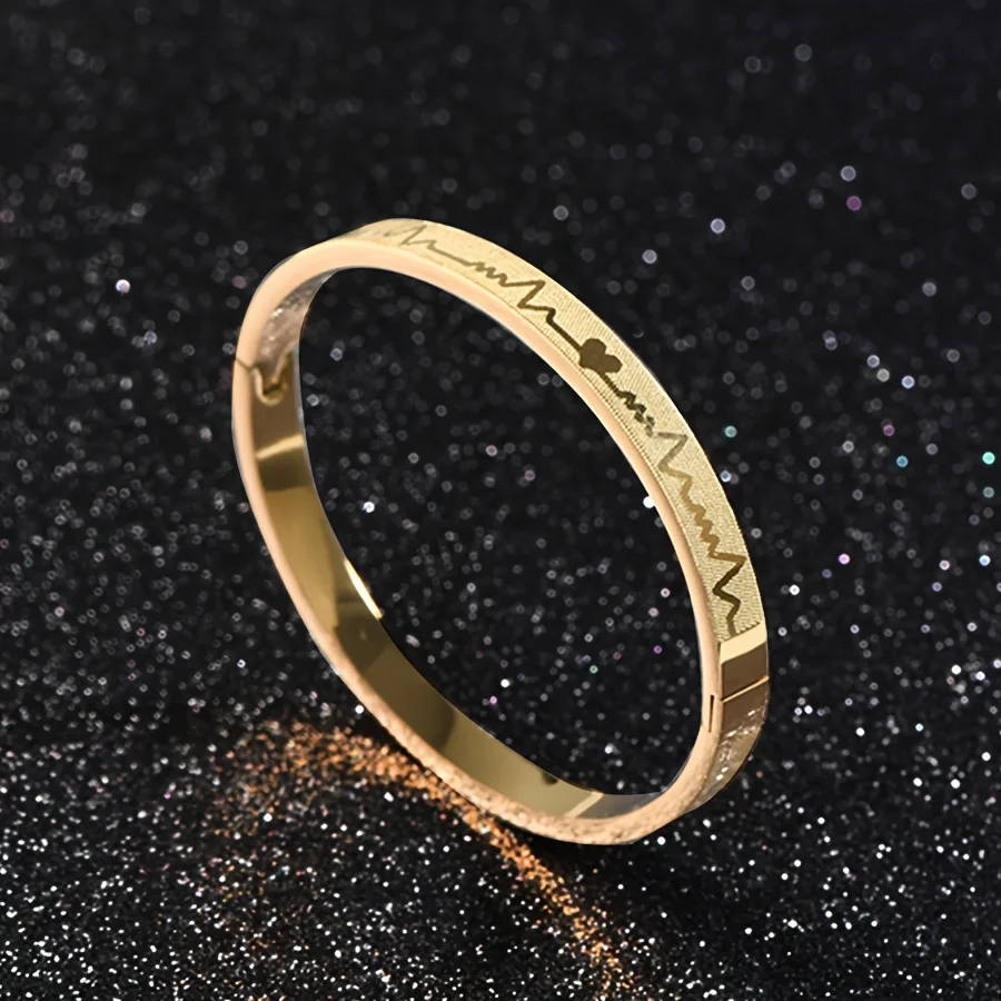Heart Shape Golden Fashionabl Round Bracelet For Man & Women